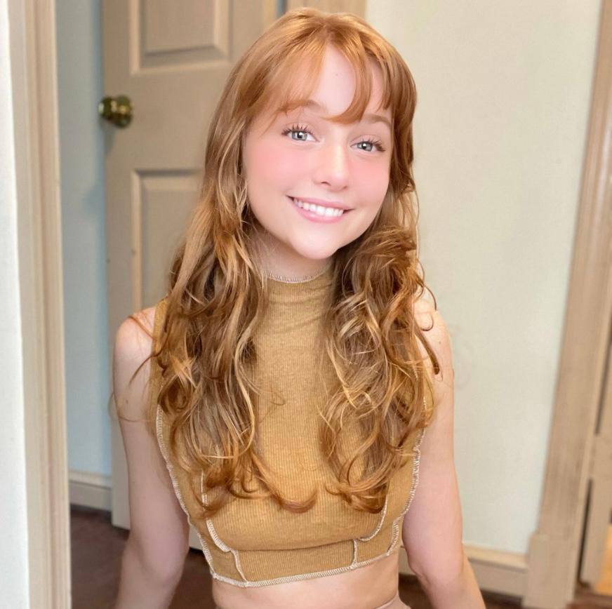 Freaky Redhead Bella 🌟